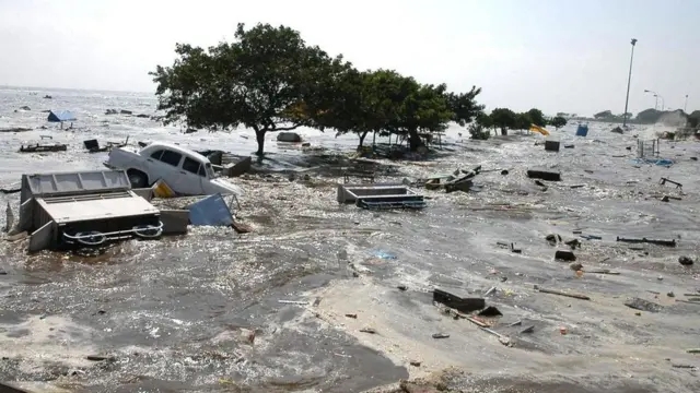 ஆபத்துக்காலத்திலும் மக்கள் நிதனமாக செயல்படுகிறார்கள்