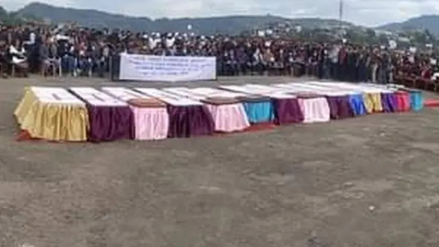 सुरक्षा बलों की कथित कार्रवाई में मारे गए आम लोगों के ताबूत