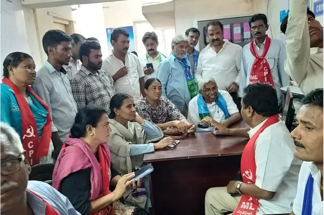 ఇందిరా పార్కు వద్ద కోదండరాంను అరెస్టు చేసి చిక్కడపల్లి పోలీసు స్టేషన్‌కు తరలించారు