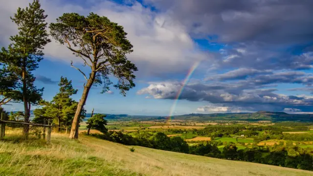 Панорама долины в Поуисе