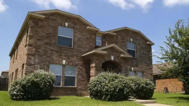 В пятницу полиция обыскала дом Мики Джонсона и нашла там оружие и взрывчатку