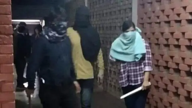 जेएनयू में हिंसा के बाद विरोध