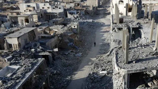 Suriye'deki iç savaşta 300 binden fazla kişi hayatını kaybetti