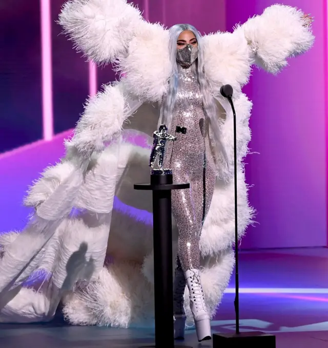 Lady Gaga ni we wegukanye ibihembo byinshi mu byatanzwe muri ibyo birori