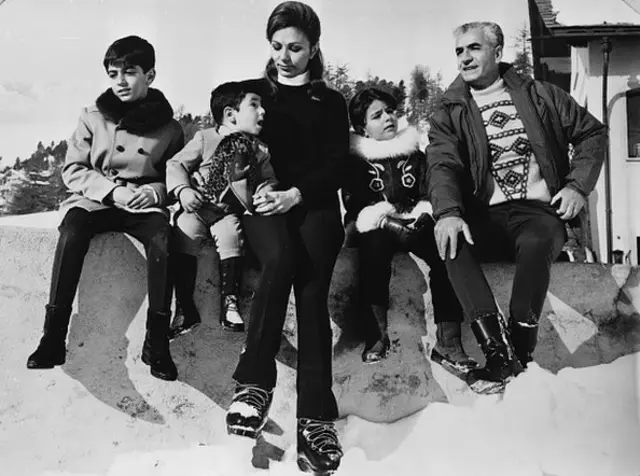 شاه ایران همراه با خانواده‌اش