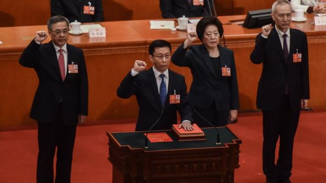 中国四位副总理宣誓就职