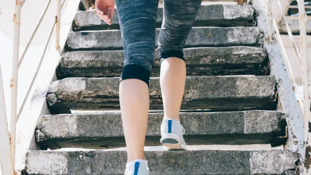 Mulher usando calça legging