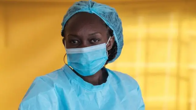 Red Cross nurse in Kenya