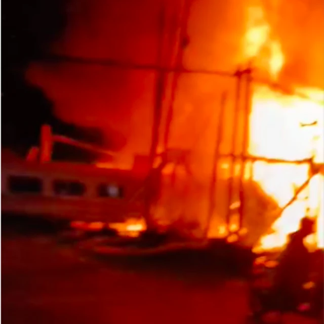 Tabrakan Kereta Api Brantas dengan truk tronton di Semarang.