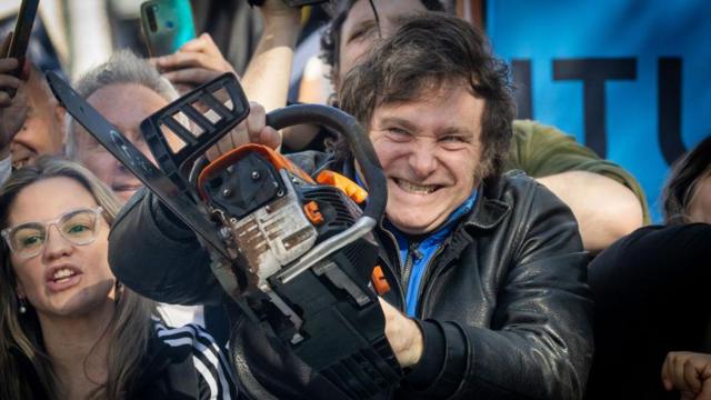 Mileibest game aposta de futebolcampanha com uma motosserra