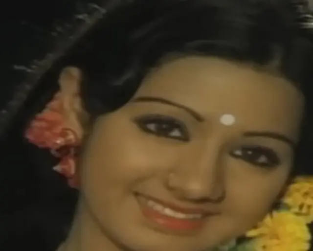  'செந்தூரப்பூவே' பாடலை எஸ்.ஜானகி பாடியிருந்தார்