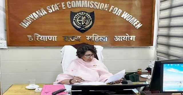 ہریانہ ویمن کمیشن نے انھیں یونیورسٹی سے نکالنے کی بات کہی ہے