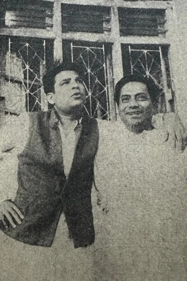 दुष्यंत कुमार (बाएं) कमलेश्वर के साथ