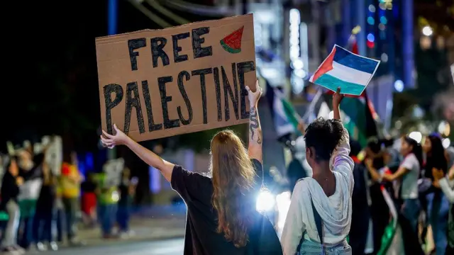 Warga AS menggelar aksi bela Palestina.