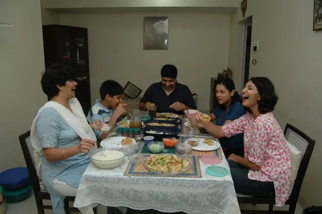 परिवार में जिस तरह के भोजन को पसंद किया जाता है, बच्चों की पसंद पर उसका काफ़ी असर पड़ता है (सांकेतिक तस्वीर)