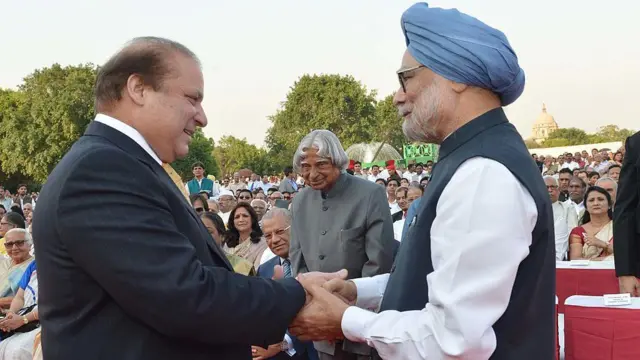 नवाज़ शरीफ़ और मनमोहन सिंह साथ में पूर्व राष्ट्रपति एपीजे कलाम