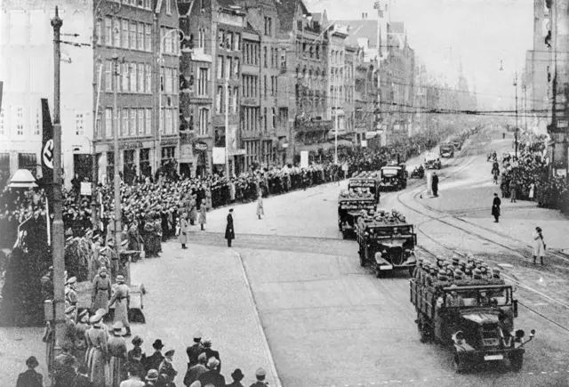 Una imagen de tropas nazis en Ámsterdam alrededor de los 1940