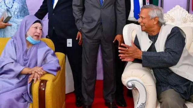 बांगलादेश नॅशनलिस्ट पार्टीच्या नेत्या खालेदा झिया यांच्यासोबत मोहम्मद युनूस