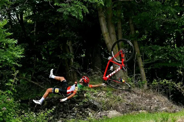 تصادف الیزا لونگو بورگینی در مرحله پنجم جیرو د ایتالیا 