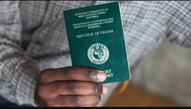 Dadka soo booqanaya Kenya ee ka socda wadamada Afrika intooda badan waxay hadda u baahan yihiin ogolaanshohor-dhac ah si ay ugu safraan Kenya
