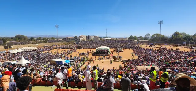 Namoota kumaatamaan lakkaa'aman sagantaa galii walitti qabuu ijaarsa giddugala Haji Aadam Tuulaa irratti argamaniiru