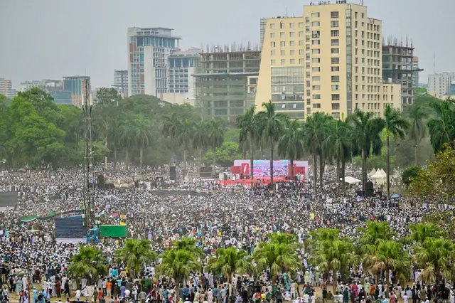 সোহরাওয়ার্দী উদ্যানের মঞ্চ থেকে ঘোষণাপত্র পাঠ করা হয়