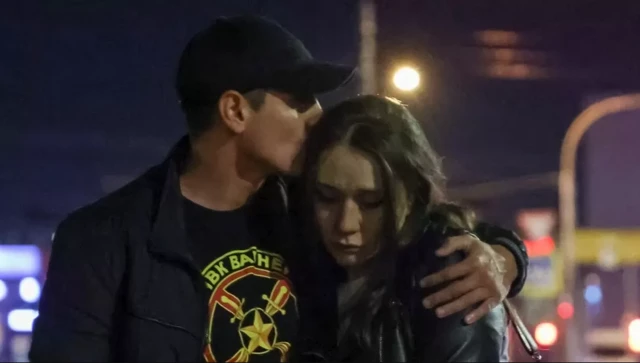  လေယာဥ်ပျက်ကျပြီးနောက် စိန့်ပီတာစဘတ်မြို့မှာ ဗာဂနာ ထောက်ခံသူတွေက ဝမ်းနည်းမှု ပြသခဲ့ကြပါတယ်။