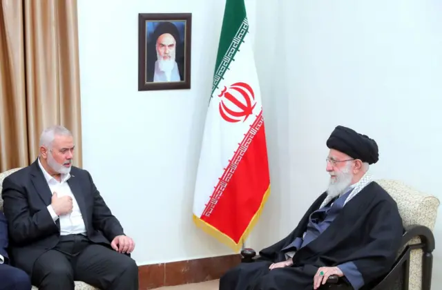 اسماعیل هنینه، رئیس دفتر سیاسی حماس در دیدار با خامنه‌ای