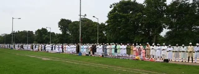 রেড রোডে ঈদের নামাজ পড়ার দৃশ্য, ২০২৩ সালে তোলা ছবি