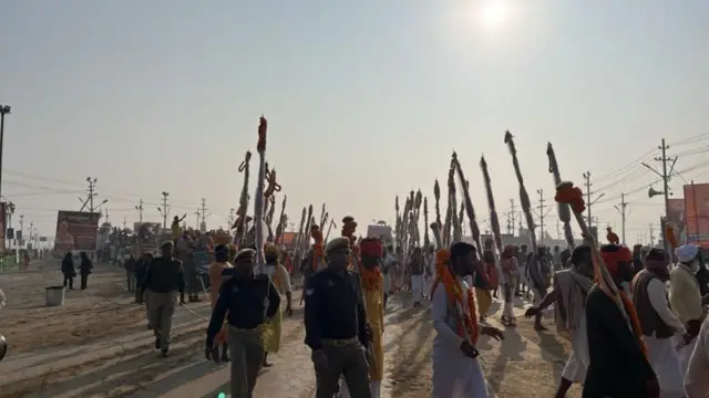 બીબીસી ગુજરાતી કુંભમેળો પ્રયાગરાજ ભાગદોડ ઉત્તર પ્રદેશ ગંગાસ્નાન