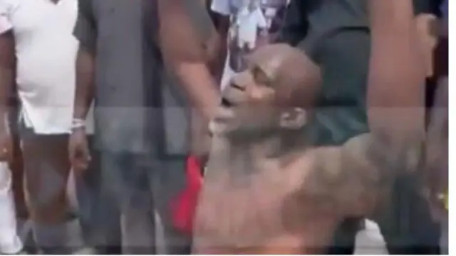 Aworan Don Pedro Obaseki nigba ti wọn ja a sihoho, awọn to lu u naa wa lẹyin rẹ