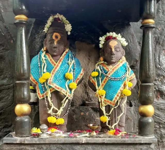 विठ्ठल ह्या नावाची सर्वमान्य अशी व्युत्पत्ती आजवर मिळालेली नाहीये. मात्र, त्या नावामागची गोष्ट उलगडण्याचा प्रयत्न अनेकांनी केला आहे. 