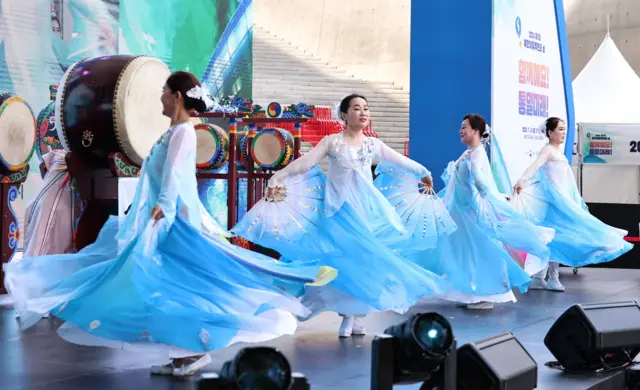 남북하나통일예술단의 공연 장면