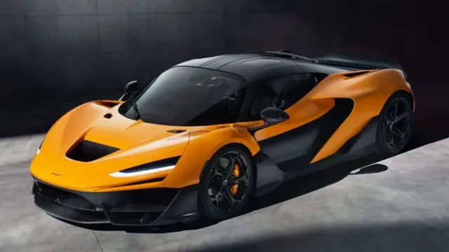 نمای جلوی مک‌لارن W1