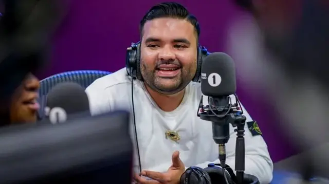 नॉटी बॉय पिछले 10 साल से अधिक समय से संगीत की दुनिया में हैं