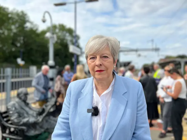 Theresa May ao declarar que renunciará