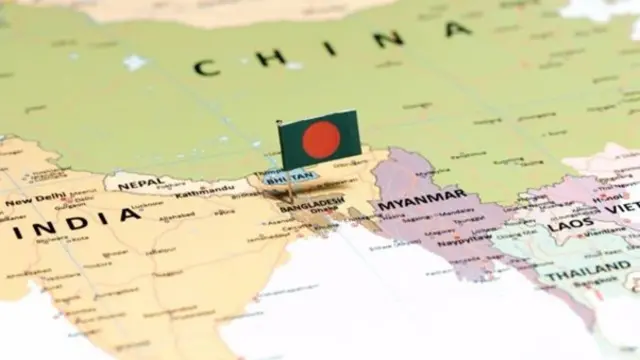 বাংলাদেশের ভৌগলিক অবস্থানে ভূ-রাজনৈতিক দিক থেকে গুরুত্বপূর্ণ