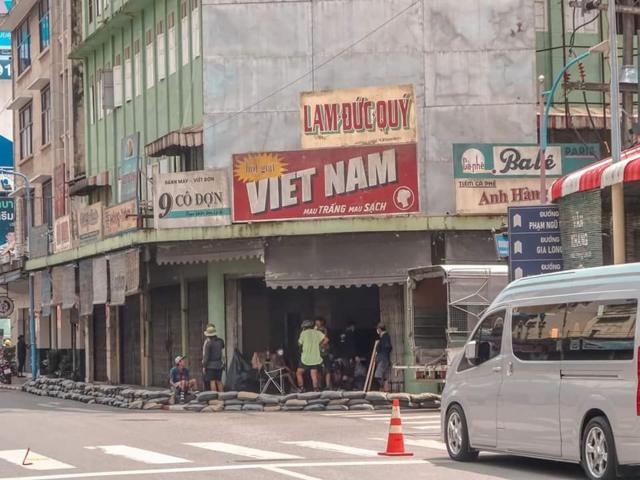 Bối cảnh Sài Gòn xưa được dựng tại phim trường Thái Lan