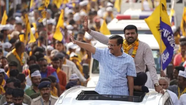 गुजरात में चुनाव प्रचार करते हुए अरविंद केजरीवाल