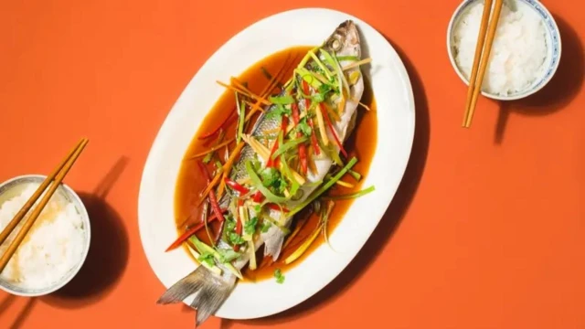 Рыба на тарелке