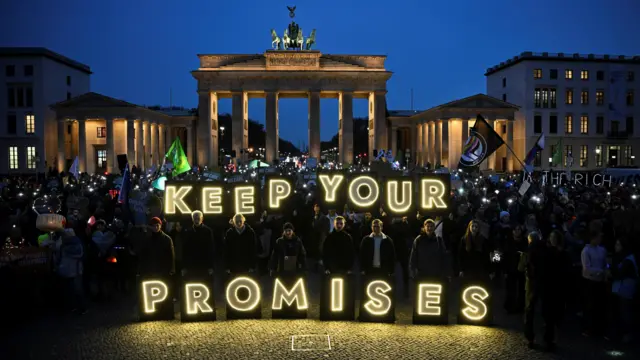 معترضان برای اعتراضات بیشتر در جلسه نهایی شرکت کردند