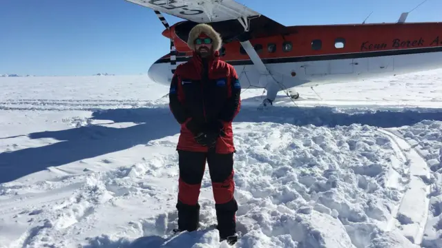 Otak Luke Robertson mungkin menciptakan "teman" yang dia butuhkan untuk membantunya melalui perjalanan sulit.