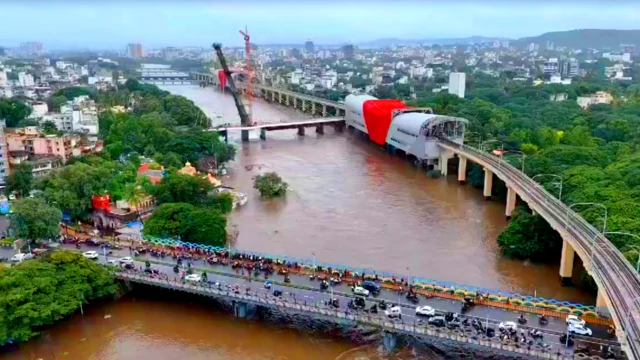 पुण्यात गुरुवारच्या (25 जुलै) पावसानंतर निर्माण झालेली स्थिती. 