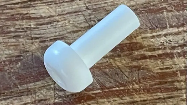 Yeroo waanti adiin tokko keessaa bahuuf ''yerosuman fayye'' jedhe.the small white object was finally extracted