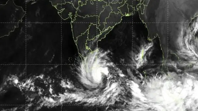 भारताच्या इन्सॅट उपग्रहानं 27 नोव्हेंबरला संध्याकाळी 7 च्या सुमारास टिपलेलं दृश्यं.