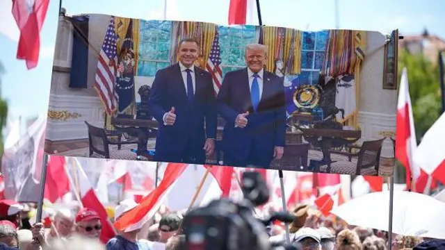 На передвиборчому мітингу - портрети Кароля Навроцького та Дональда Трампа 