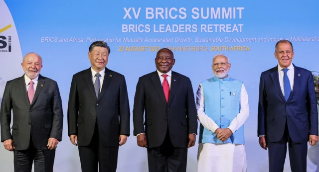 ब्रिक्स सम्मेलन के दौरान सदस्य देशों के नेता. पुतिन अगस्त 2023 को हुए सम्मेलन में नहीं गए थे.
