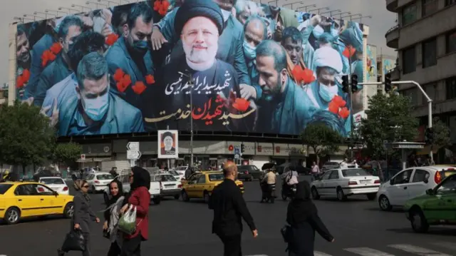 پس از آنکه رئیس جمهور وقت ایران، در تابستان سال گذشته گفت که برای جلوگیری از معلولیت نباید سقط جنین را تجویز کرد، رسانه های ایران از قول سازمان غذا و دارو اعلام کردند که تولید و واردات کیت غربالگری سه ماهه اول بارداری ممنوع شده است