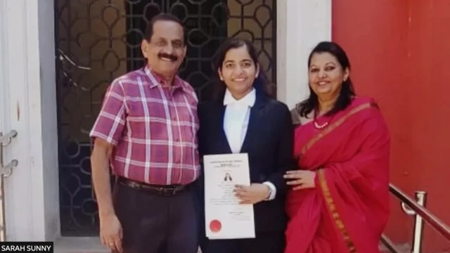 မိခင်အကူအညီ သူငယ်ချင်း ဆွေမျိုး အကူအညီတွေနဲ့ ရှေ့နေဖြစ်လာတဲ့ ဆာရာဆန်နီ