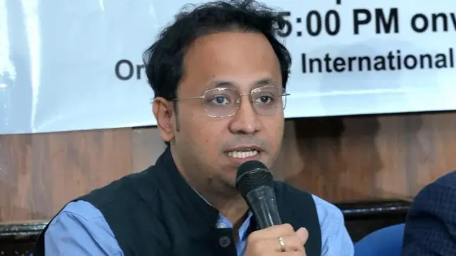 গত শনিবারের সংবাদ সম্মেলনে কথা বলছেন বাংলাদেশের প্রাক্তন শিক্ষামন্ত্রী মহিবুল হাসান চৌধুরী নওফেল